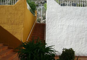 Property grounds - Pet-friendly Apartment Casa Panorama with Sea View, Pool, A/C, Wi-Fi & Terrace (Benitachell)