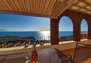 Outdoor dining - Pet-friendly Apartment Casa Panorama with Sea View, Pool, A/C, Wi-Fi & Terrace (Benitachell)