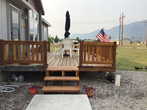 Bright and cheerful. With glorious sunrise/sunset views, close to Glacier park.