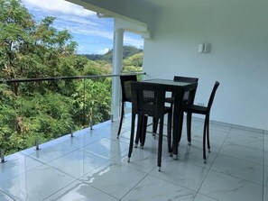 Outdoor dining - Baie Lazare View (Baie Lazare)