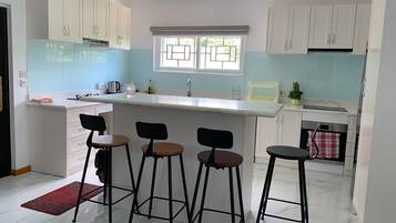 雪櫃、微波爐、焗爐、爐具