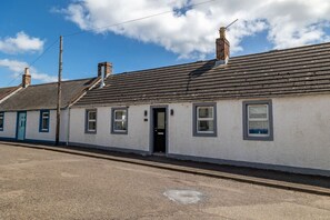 Exterior - Clifftop Cottage - A Seaside Sanctuary (Auchmithie)