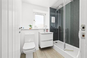 Shower, hair dryer, towels