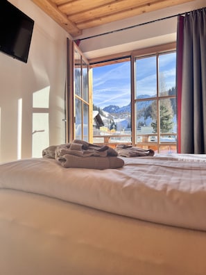 客房內保險箱、布置獨特、書桌、遮光布/窗簾