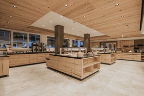 Daily buffet breakfast for a fee - FIRSTpeak (Altenmarkt im Pongau)