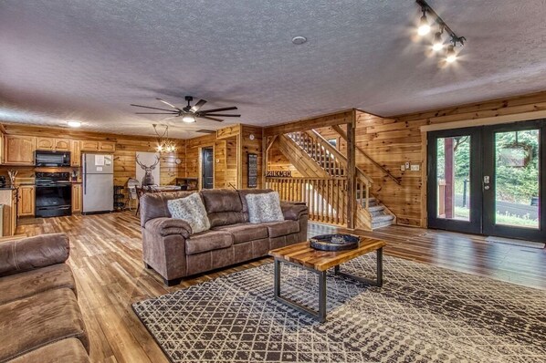 Televisión y chimenea