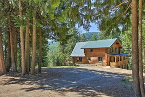 Exterior - Large Cabin w/ Fire Pit + Grill on 34 Acres! (Sagle)