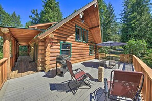 Terrace/patio - Large Cabin w/ Fire Pit + Grill on 34 Acres! (Sagle)