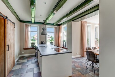 Stylish Farmhouse with Spa Tub