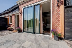 Exterior detail - Stylish Farmhouse with Spa Tub (Kootstertille)