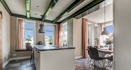 Stylish Farmhouse with Spa Tub