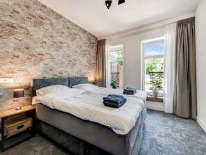 5 bedrooms, WiFi - Stylish Farmhouse with Spa Tub (Kootstertille)