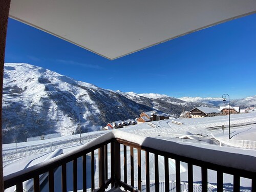 Magnificent 6-person apartment 50 m from the slopes Household linen and towels included!