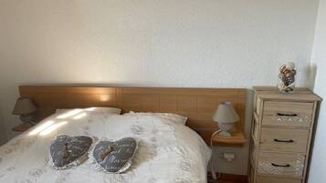 2 slaapkamers, reisbedje, wifi, beddengoed