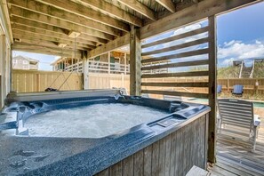 Terrace/patio - Dune it Wright | Private Pool, Hot Tub | Oceanfront (Nags Head)