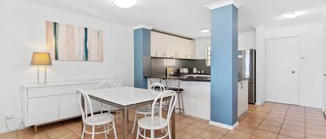 Repas dans la chambre