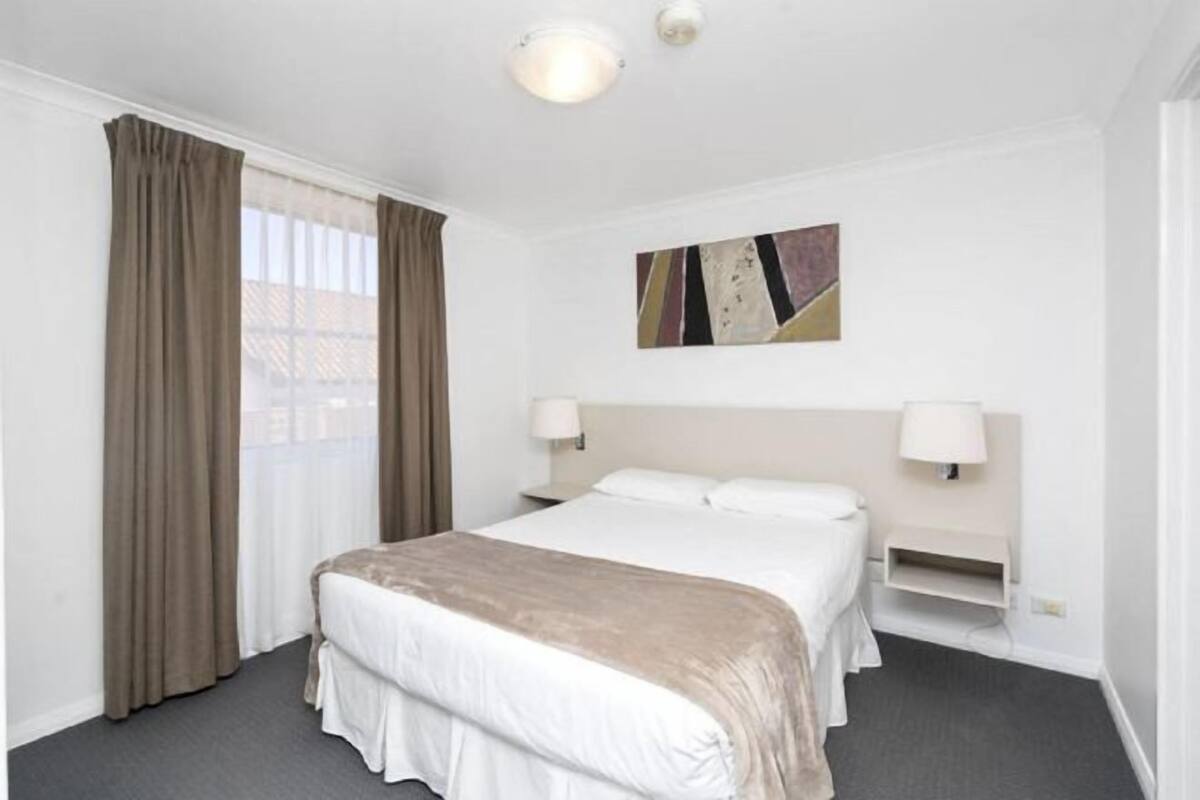 2 bedrooms, individually decorated, individually furnished