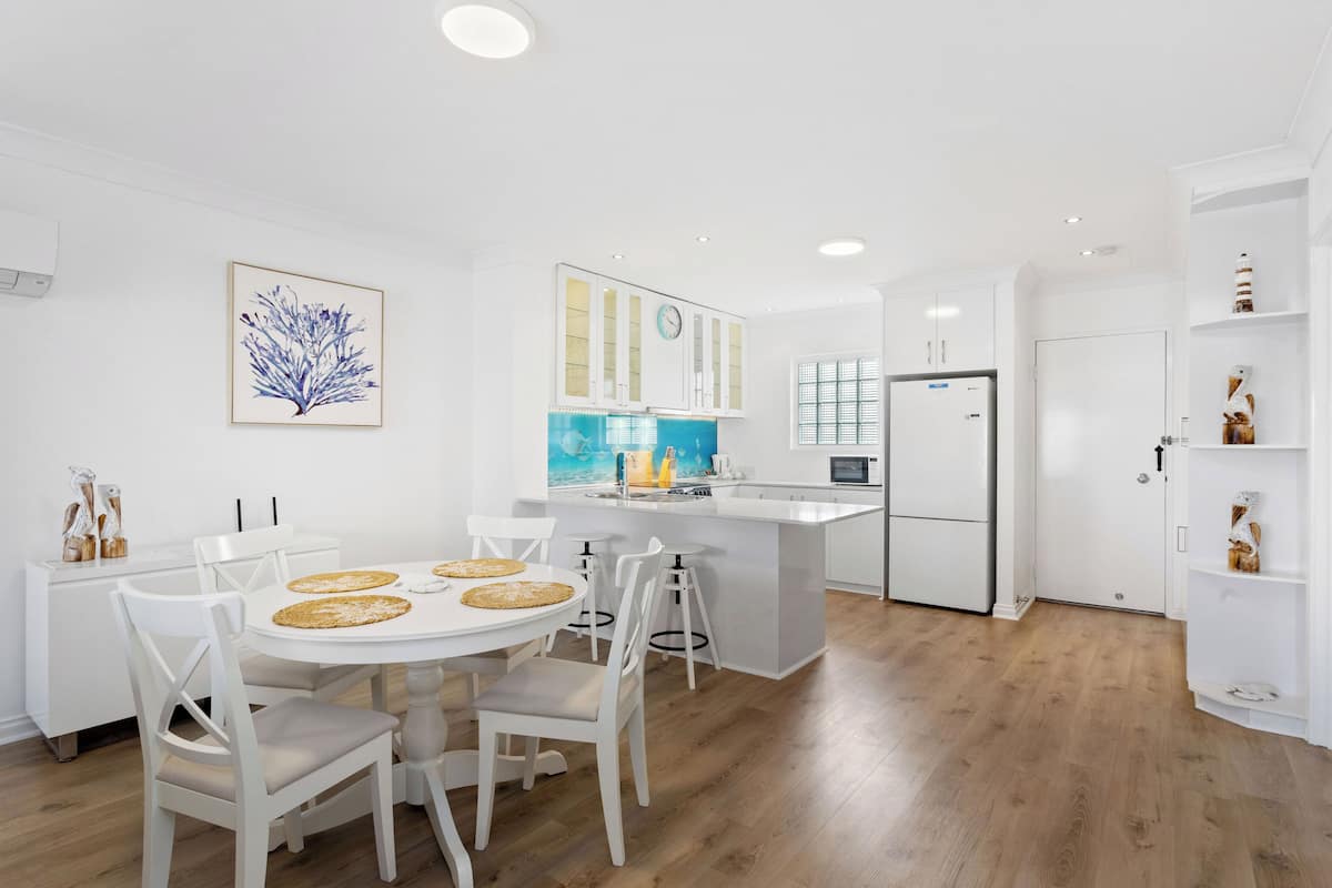 Premium 2 Bedroom 2nd Floor Oceanview Apartment | Living area