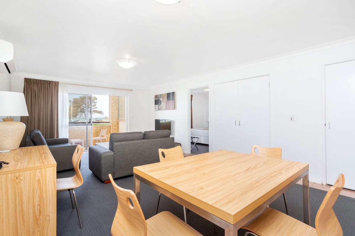 2 bedrooms, individually decorated, individually furnished
