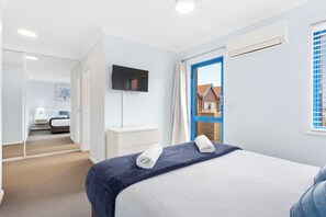 Apartamento, 3 quartos | Individualmente decorados, individualmente mobiliados