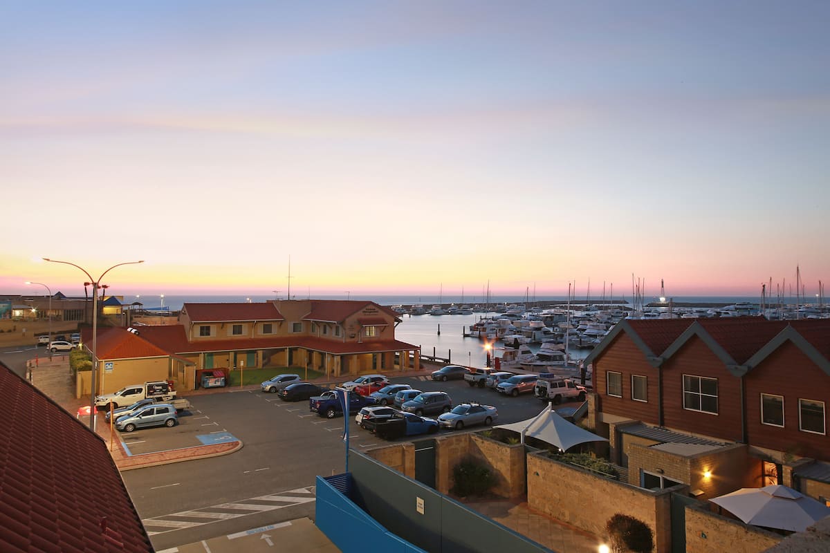Ocean View 2 Bedroom 2nd Floor Apartment