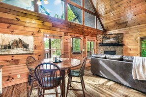 Dining - Cozy/Secluded/HotTub/FastWi-Fi/GameRoom (Sevierville)
