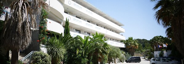 Fachada de la propiedad