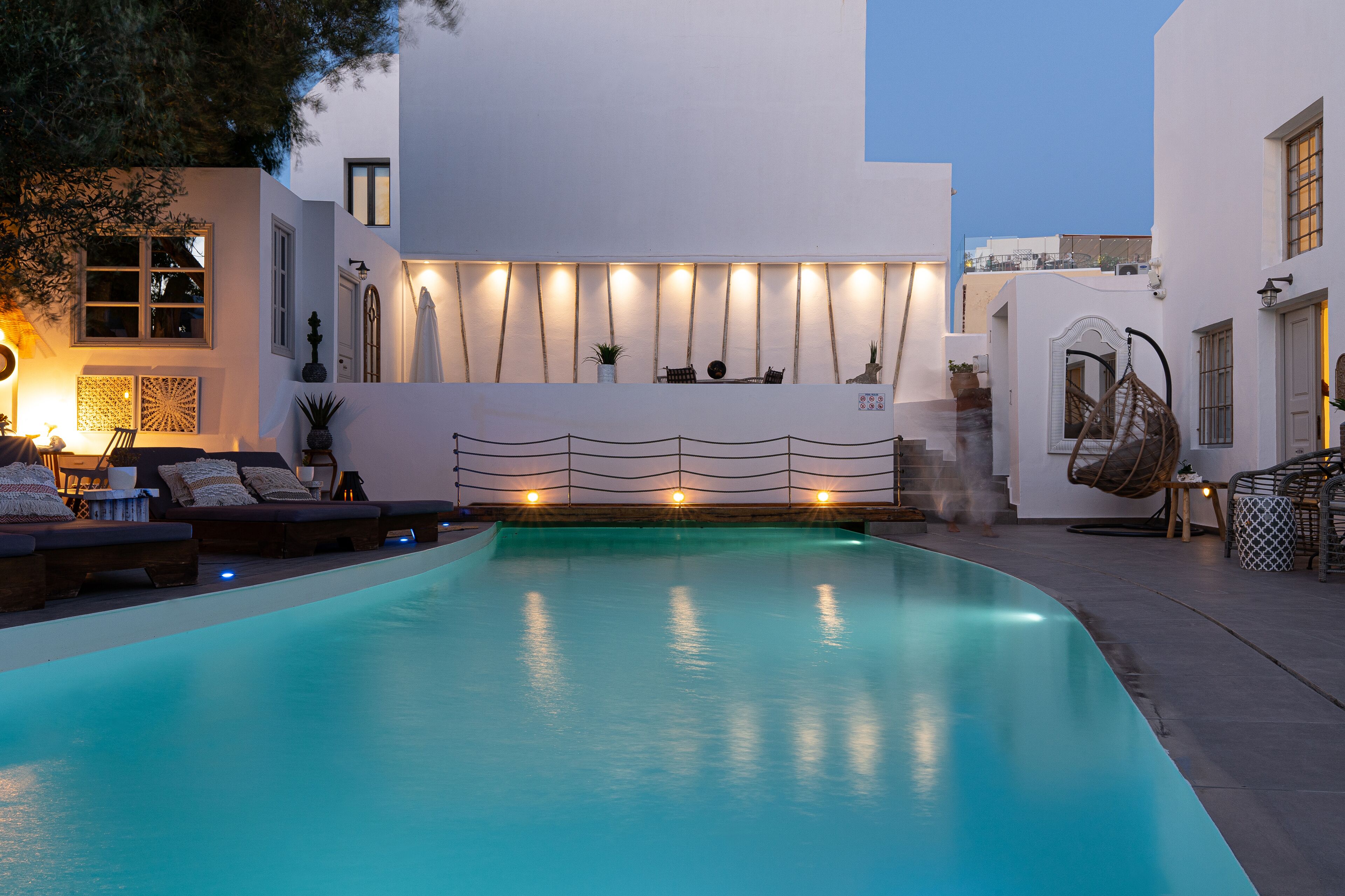 seasonal outdoor pool, open 9:30 am to 8:00 pm, pool loungers