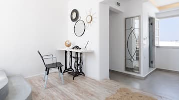Deluxe Seaview Suite | 高級寝具、低反発ベッド、ミニバー、セーフティボックス (室内)