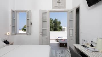 Deluxe Double Room with Balcony | Hochwertige Bettwaren, Betten mit Memory-Foam-Matratzen, Minibar