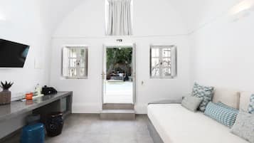 Deluxe Pool Suite | Hochwertige Bettwaren, Betten mit Memory-Foam-Matratzen, Minibar