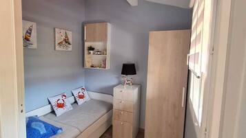 2 bedrooms, iron/ironing board, free WiFi