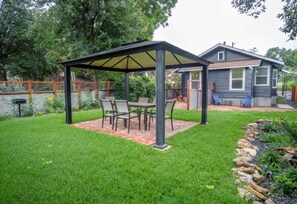 Garden - Remodeled Modern 1br/1ba Apt #1 Near Downtown (San Antonio)