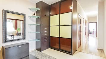 Căn hộ tiện nghi đơn giản | 2 phòng ngủ, bộ đồ giường cao cấp, két bảo mật tại phòng, bàn