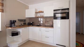 Mikrowelle, Ofen, Herdplatte, Geschirrspüler