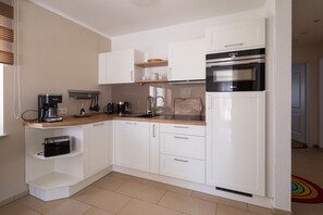 Mikrowelle, Ofen, Herdplatte, Geschirrspüler