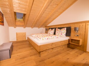 2 soverom, reiseseng for barn, wi-fi (inkludert) og sengetøy