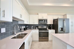 Fridge, microwave, oven, stovetop - High end new apartment in Storey Lake with great amenities. 10 miles to Disney! (Kissimmee)
