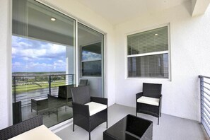 Terrace/patio - High end new apartment in Storey Lake with great amenities. 10 miles to Disney! (Kissimmee)