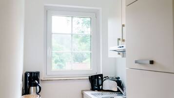 KĂŒhlschrank, Mikrowelle, Ofen, Herdplatte