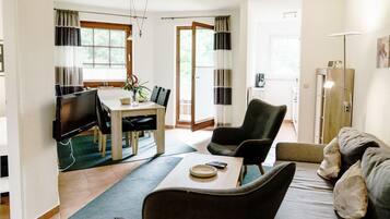 Fernseher, Kamin, DVD-Player, Stereoanlage