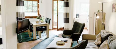 Fernseher, Kamin, DVD-Player, Stereoanlage