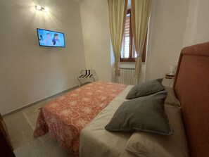 2 chambres, lit parapluie, draps fournis