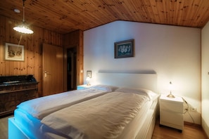 3 chambres, fer et planche à repasser, Wi-Fi gratuit, draps fournis