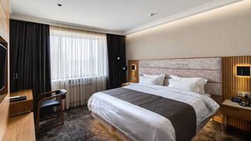 Caja de seguridad en la habitación y escritorio