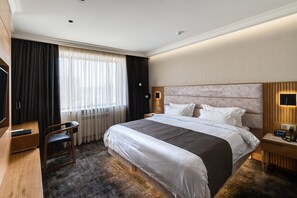 In-room safe, desk, laptop workspace, blackout drapes - Frankfort Hotel & Spa (Tashkent)