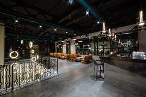2 bar/lounge