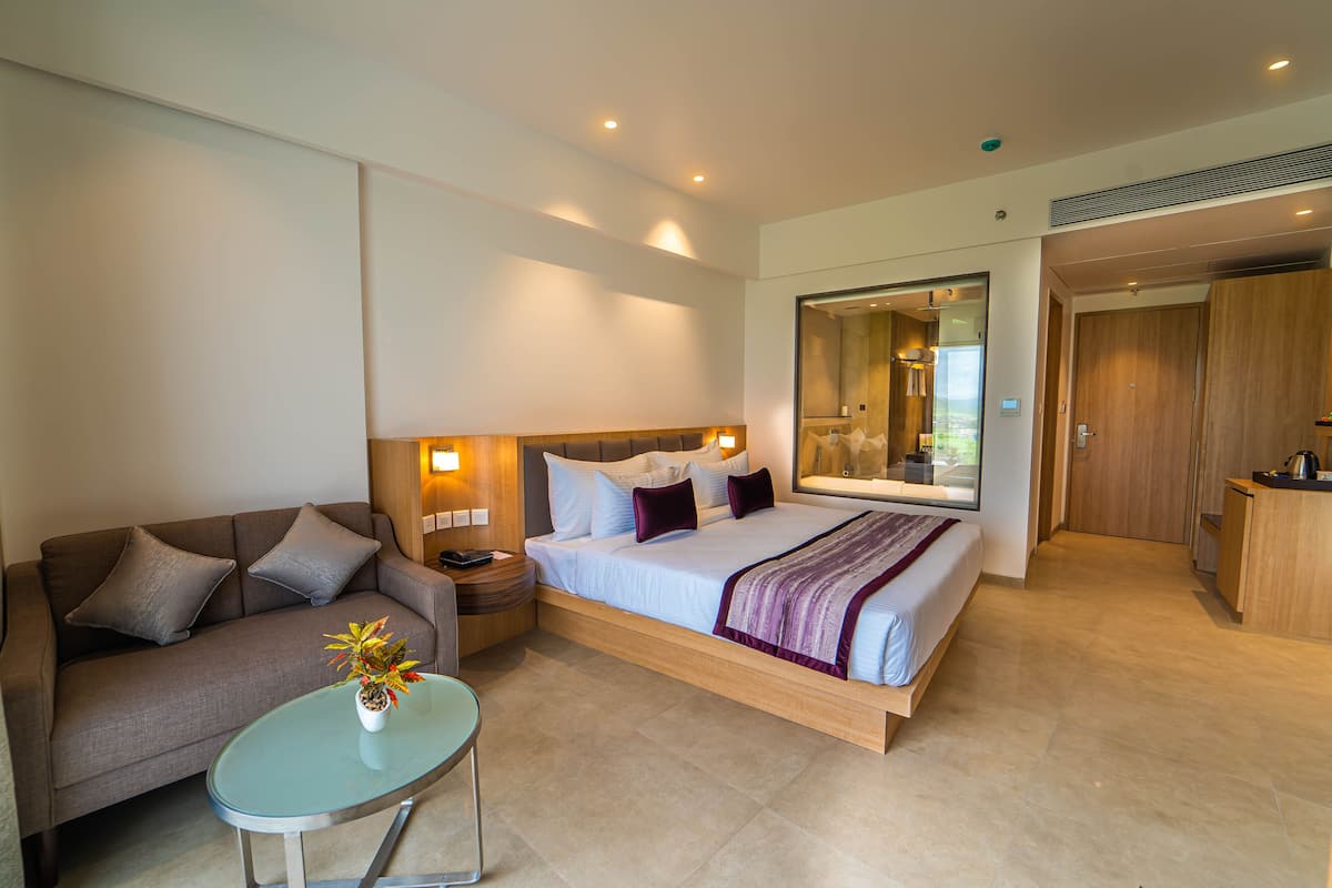 Fern Club Room With Bathtub | 1 phòng ngủ, bộ đồ giường cao cấp, minibar, két bảo mật tại phòng