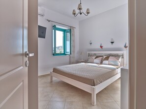 2 bedrooms, in-room safe, iron/ironing board, travel crib