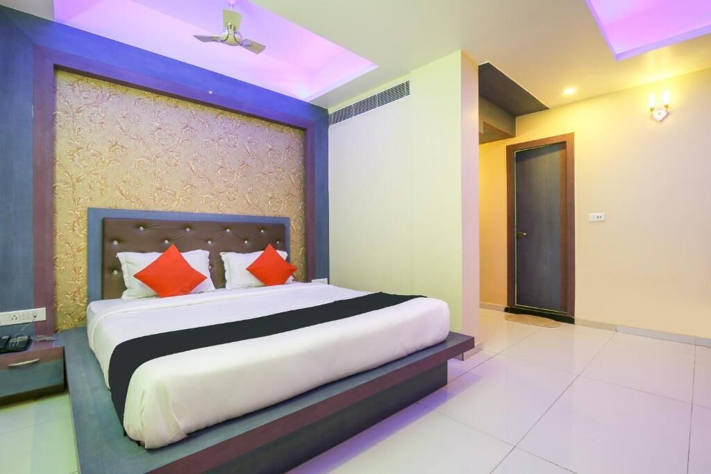 Deluxe Double Room | In-room safe, desk, laptop workspace, soundproofing